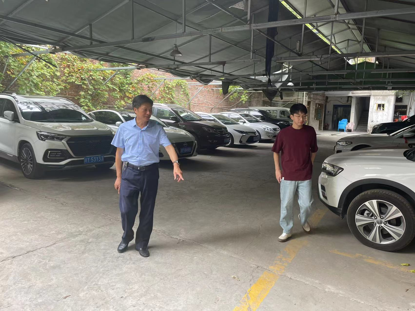 集團黨委書記、董事長許大政深入 “包?！鄙鐓^(qū)開展創(chuàng)文督導(dǎo)工作